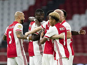 Ajax melt down Eredivisie trop...